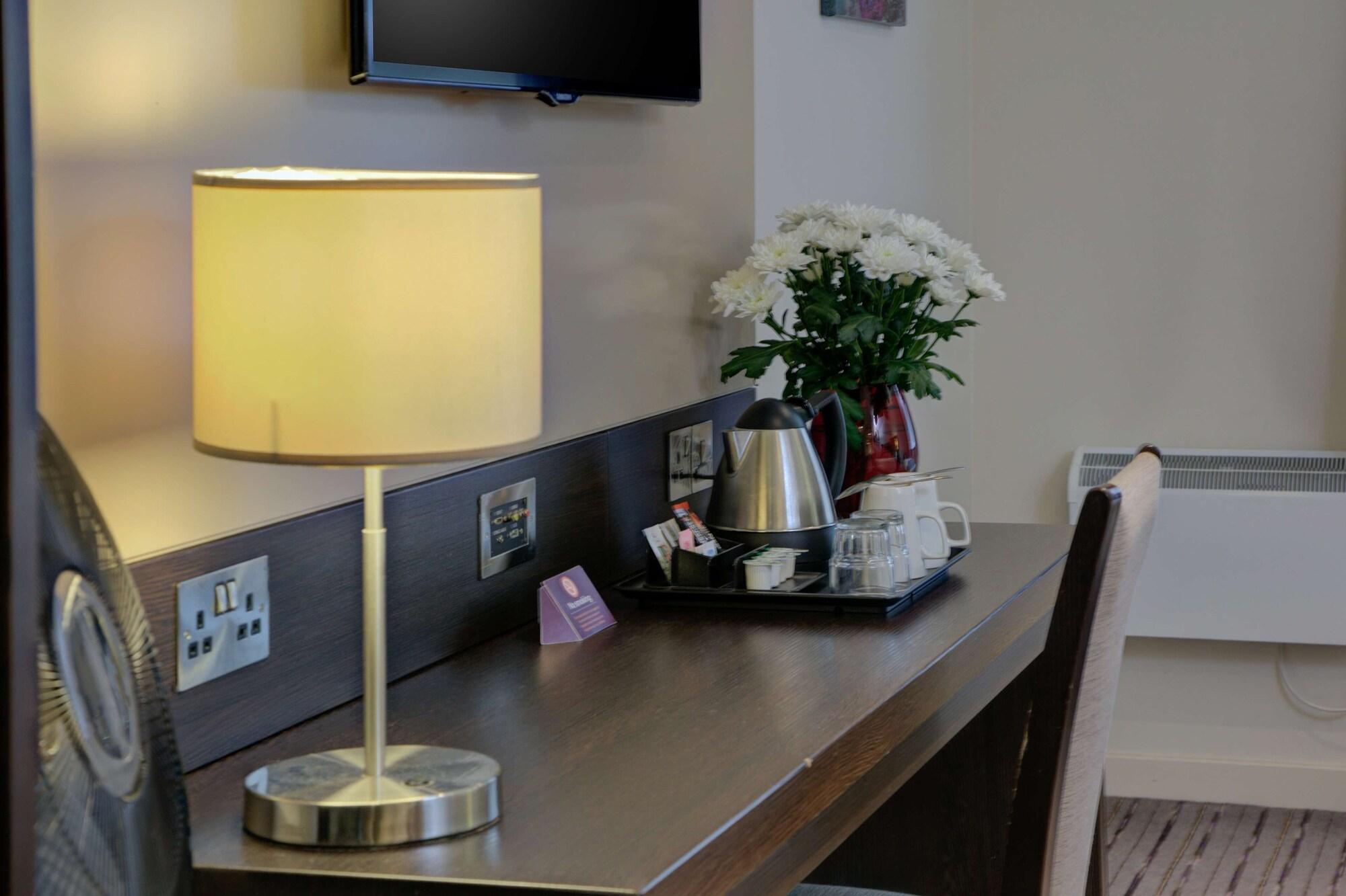 Premier Inn Huddersfield West Екстер'єр фото