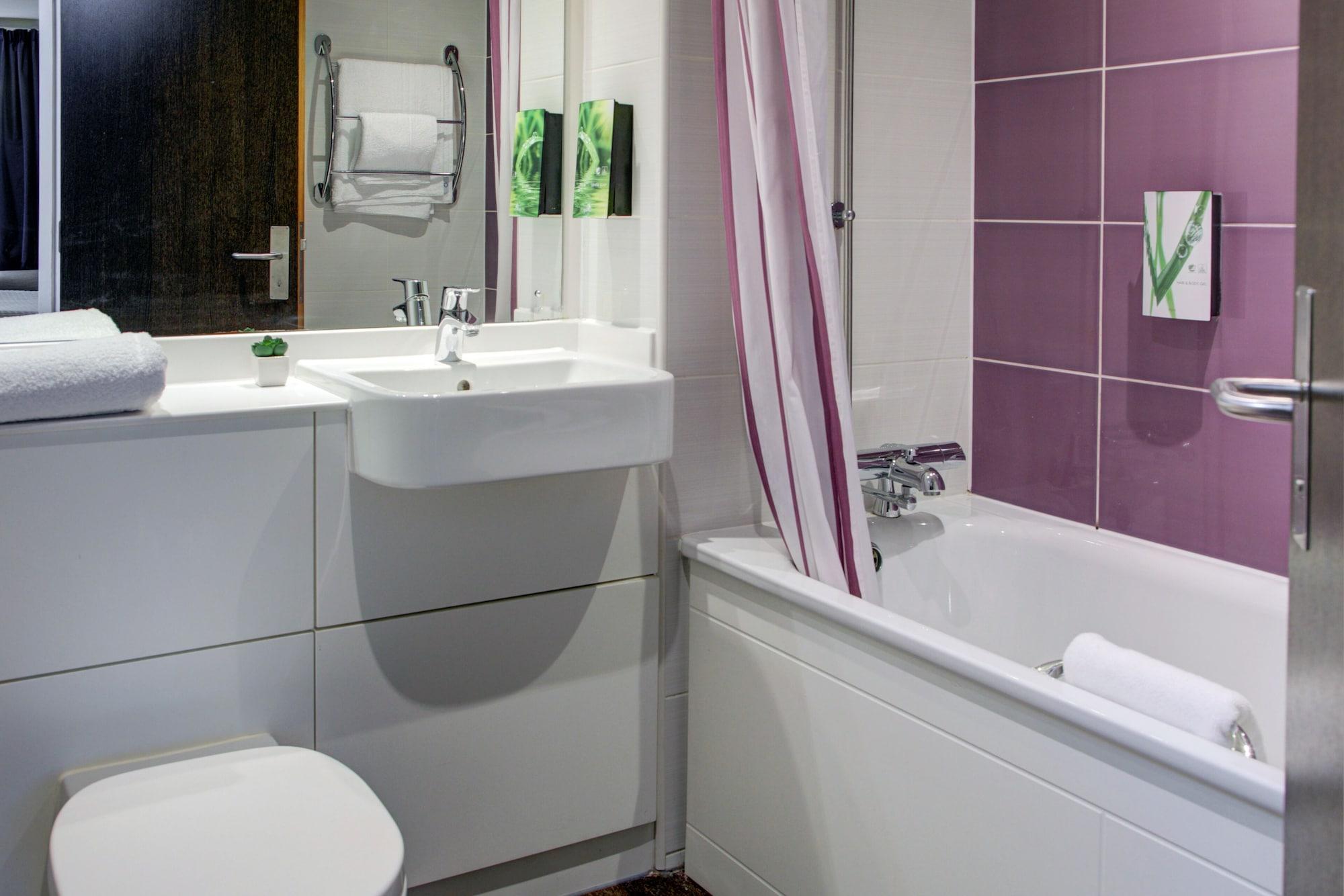 Premier Inn Huddersfield West Екстер'єр фото