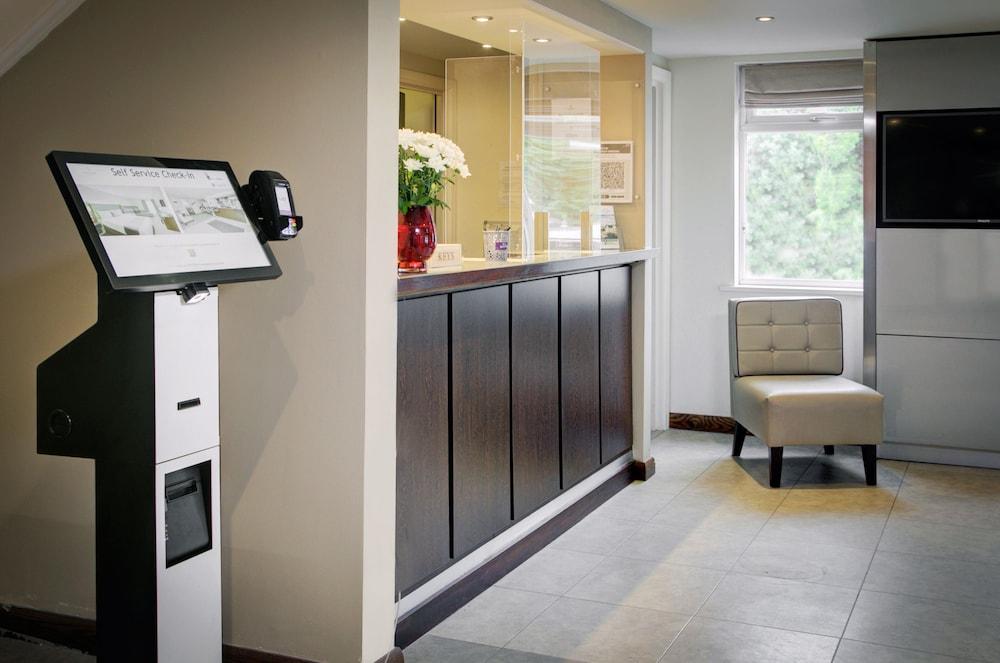 Premier Inn Huddersfield West Екстер'єр фото