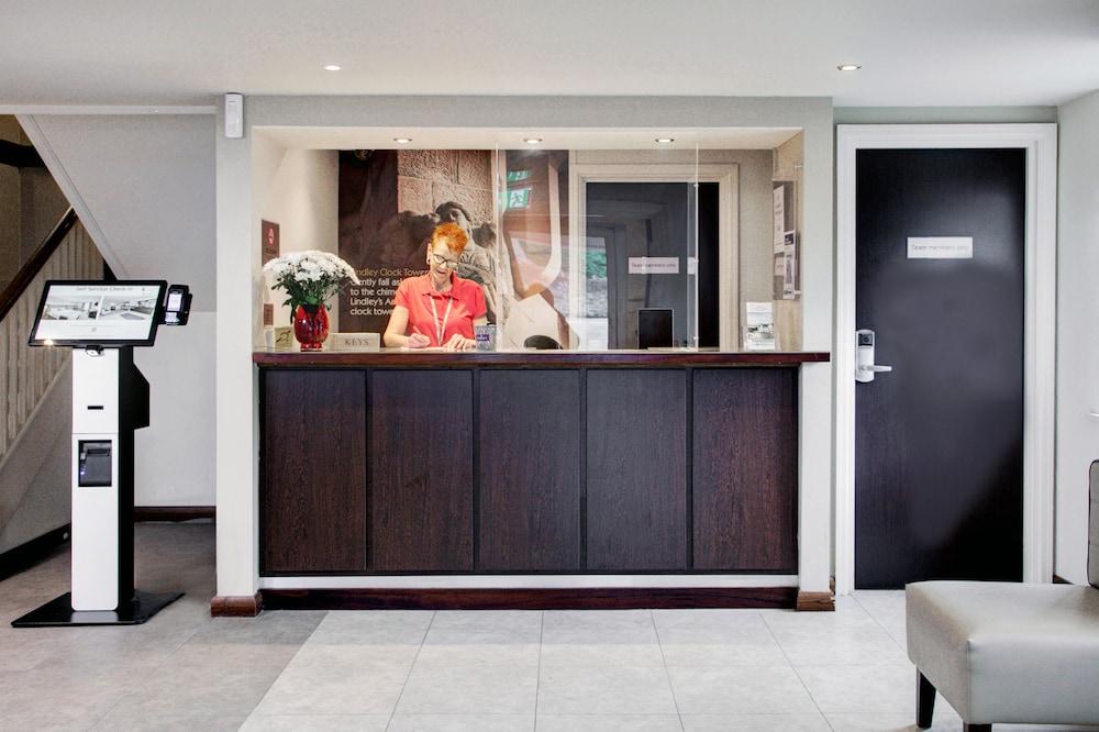Premier Inn Huddersfield West Екстер'єр фото