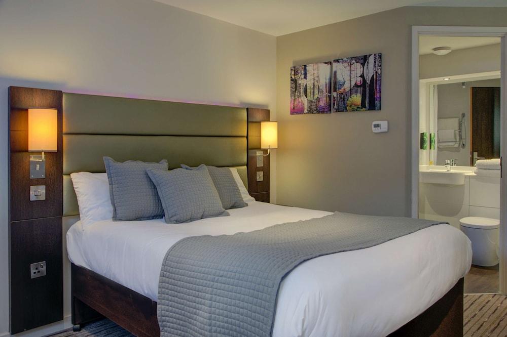 Premier Inn Huddersfield West Екстер'єр фото