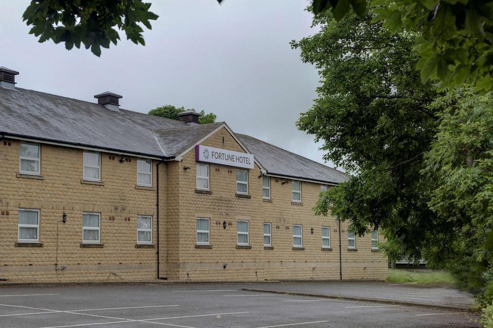 Premier Inn Huddersfield West Екстер'єр фото
