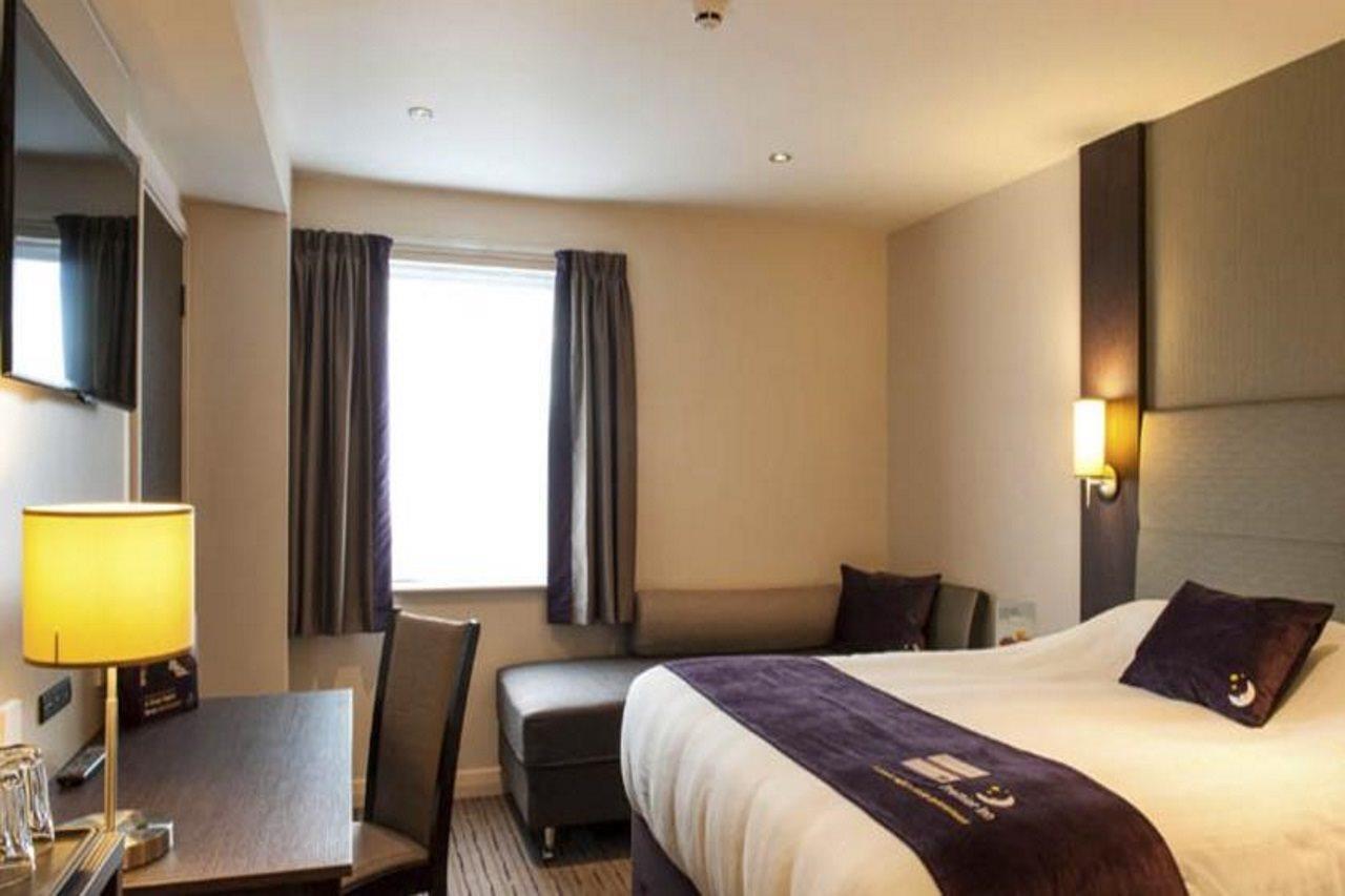 Premier Inn Huddersfield West Екстер'єр фото