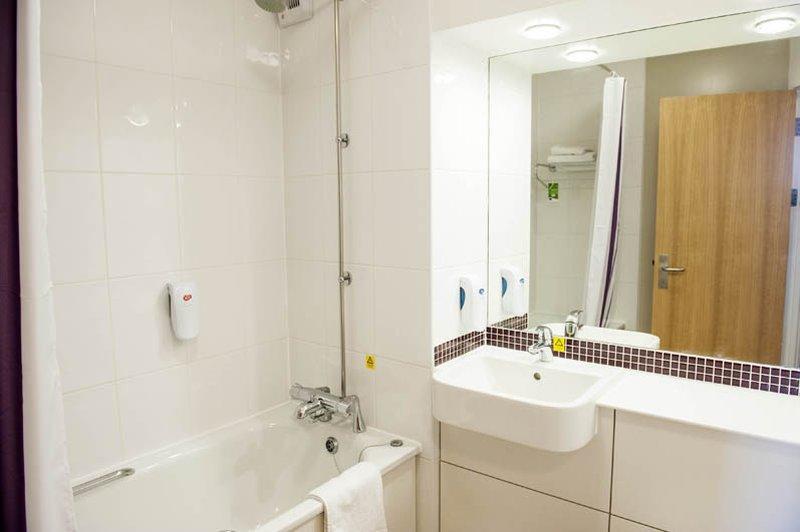 Premier Inn Huddersfield West Екстер'єр фото