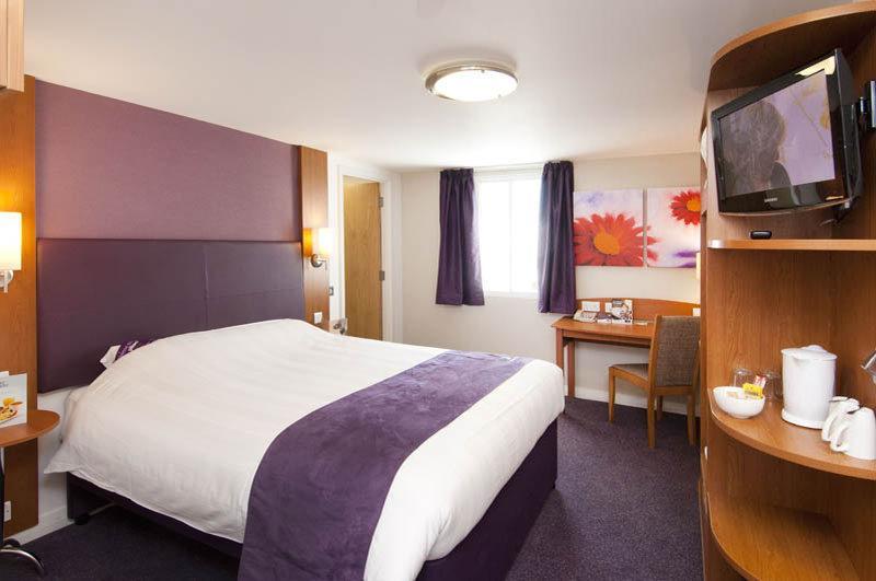 Premier Inn Huddersfield West Екстер'єр фото