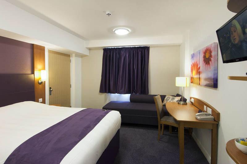 Premier Inn Huddersfield West Екстер'єр фото