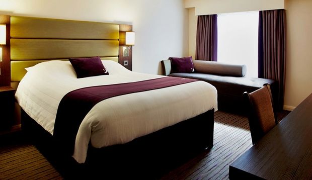 Premier Inn Huddersfield West Екстер'єр фото
